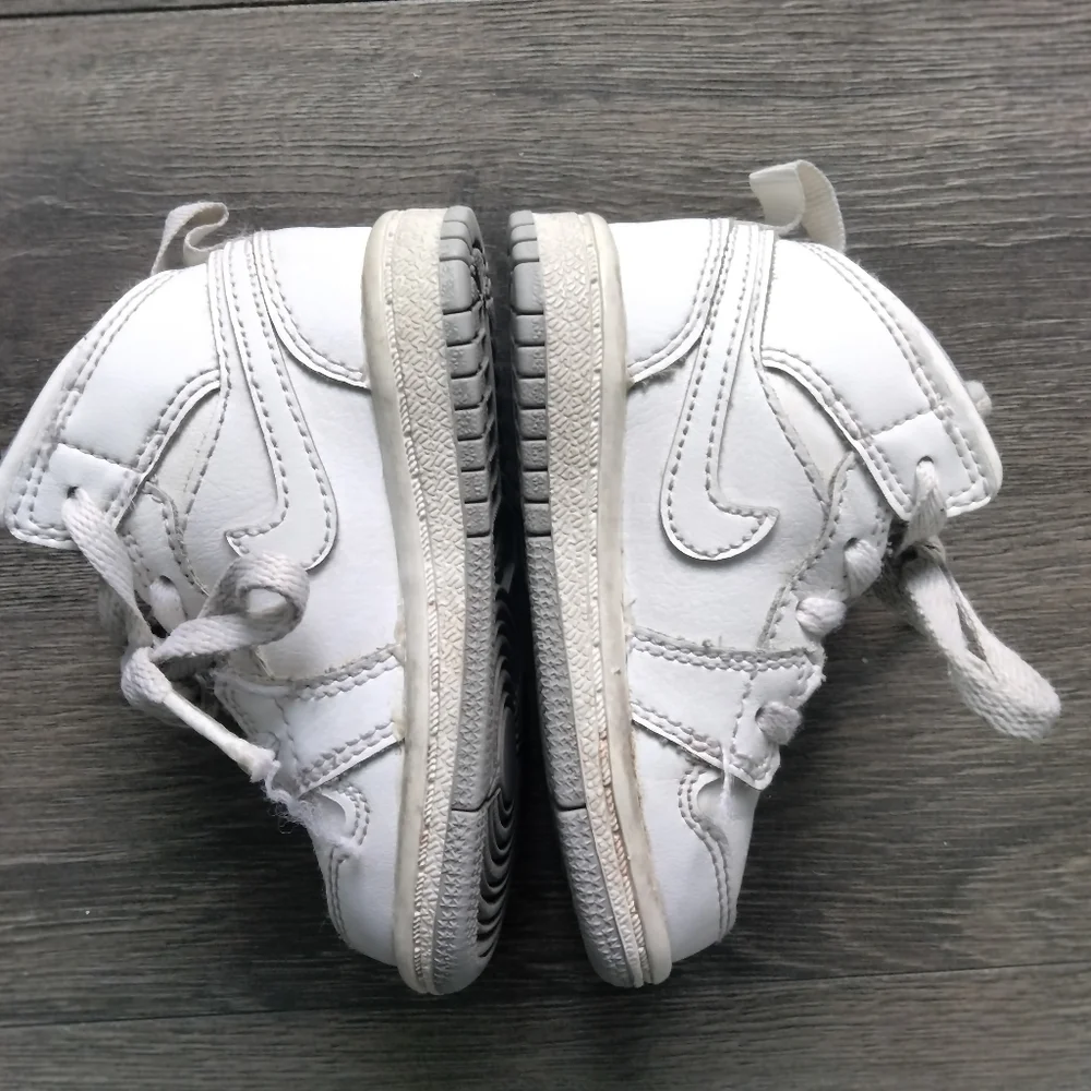 Nike Air Jordan 1 Retro Mid White Wolf Grey Sneakers Size 4C 2015 Lace Up Shoes